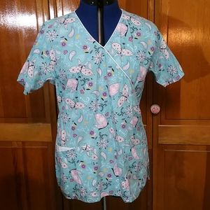 Scrub Top - Butterflies/Flowers/Hearts - sz M